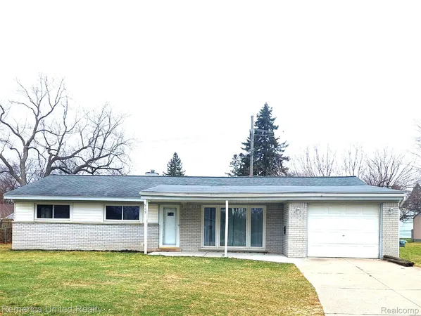 $299,900 | 945 North Commerce Road, Commerce Township, MI 48382