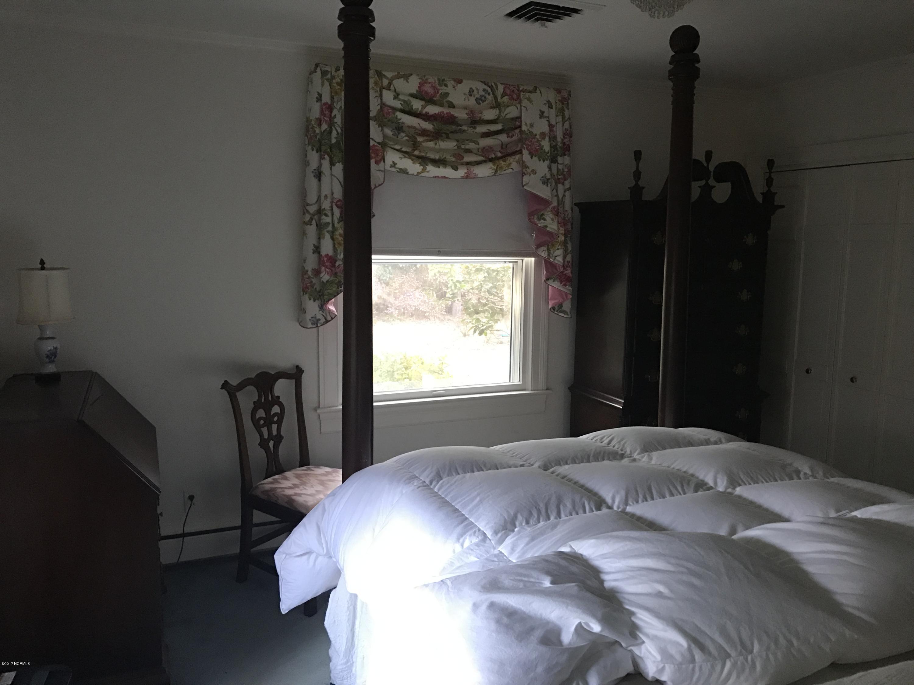 1208 Carey Road Kinston, NC 28501 - Photo 10 of 16 Master bedroom