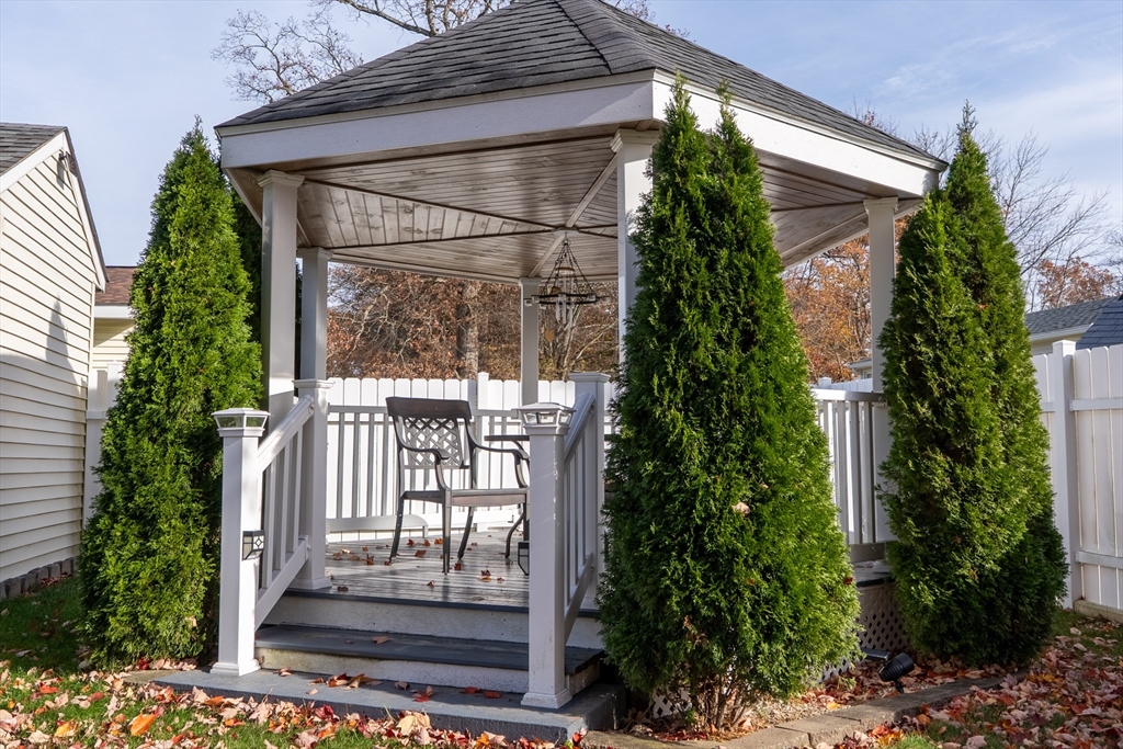 81 Dixon Road Brockton, MA 02302 - Photo 18 of 42