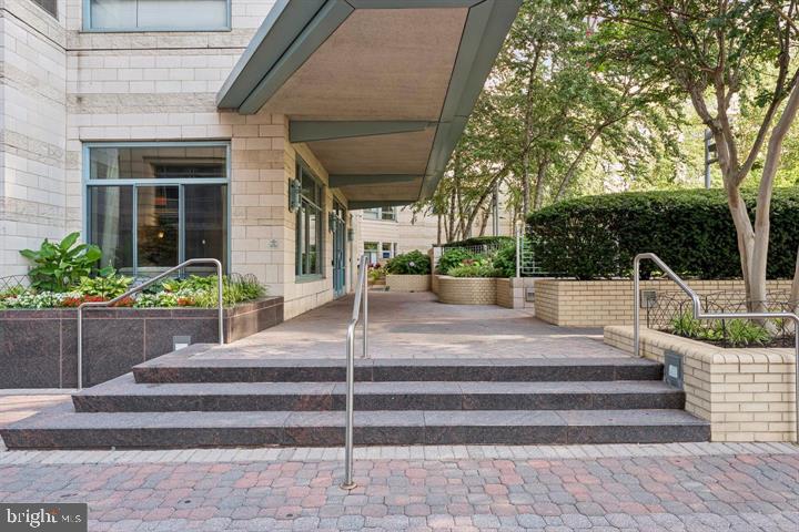 851 North Glebe Road, Unit 1812 Arlington, VA 22203 - Photo 1 of 37 Welcome Home!