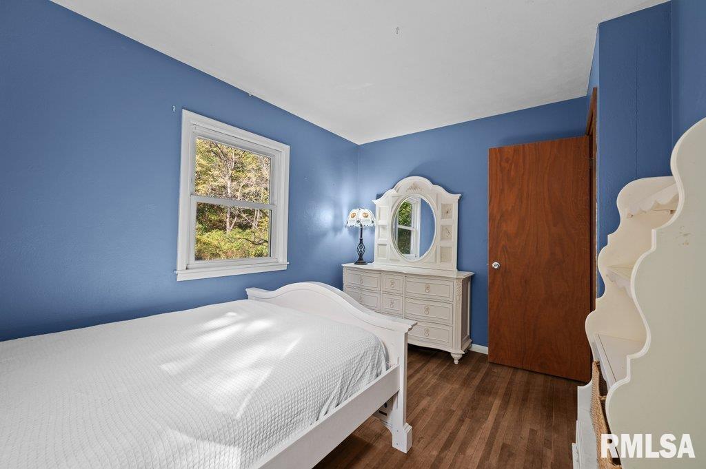 18378 Wells Ferry Road Bettendorf, IA 52722 - Photo 18 of 35 a bedroom with a bed and a window