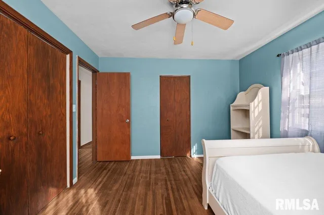 a bedroom with a bed and a large mirror