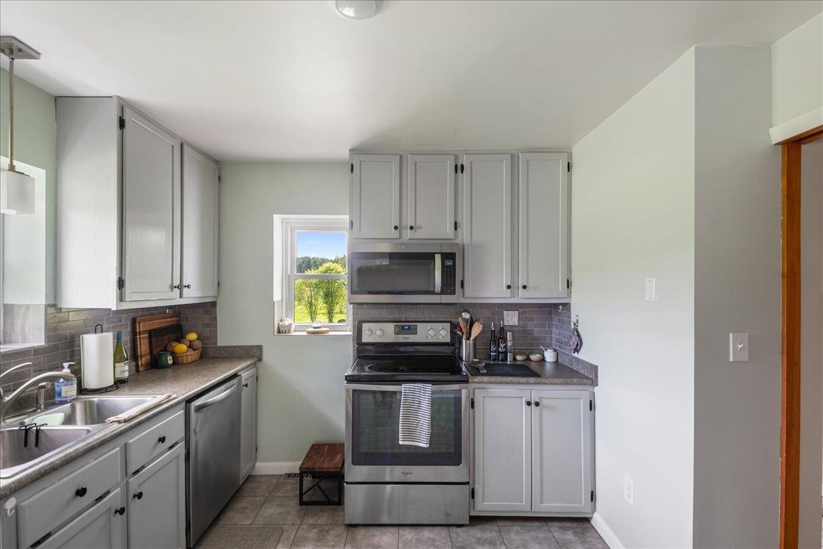 100 Ridge Road Williston, VT 05495 - Photo 23 of 55