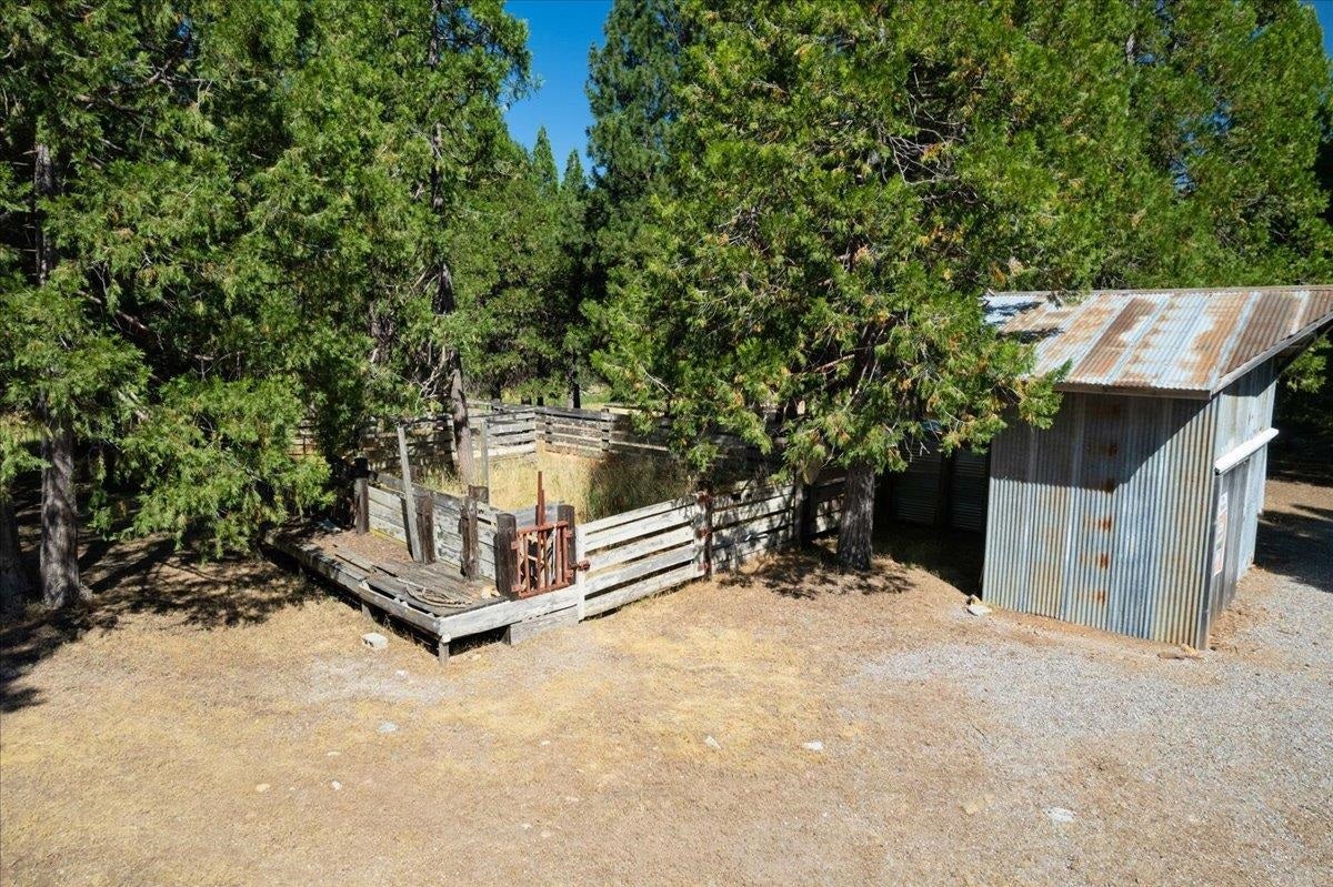 4140 Columbine Road Weed, CA 96094 - Photo 34 of 41 Gallery Image 34