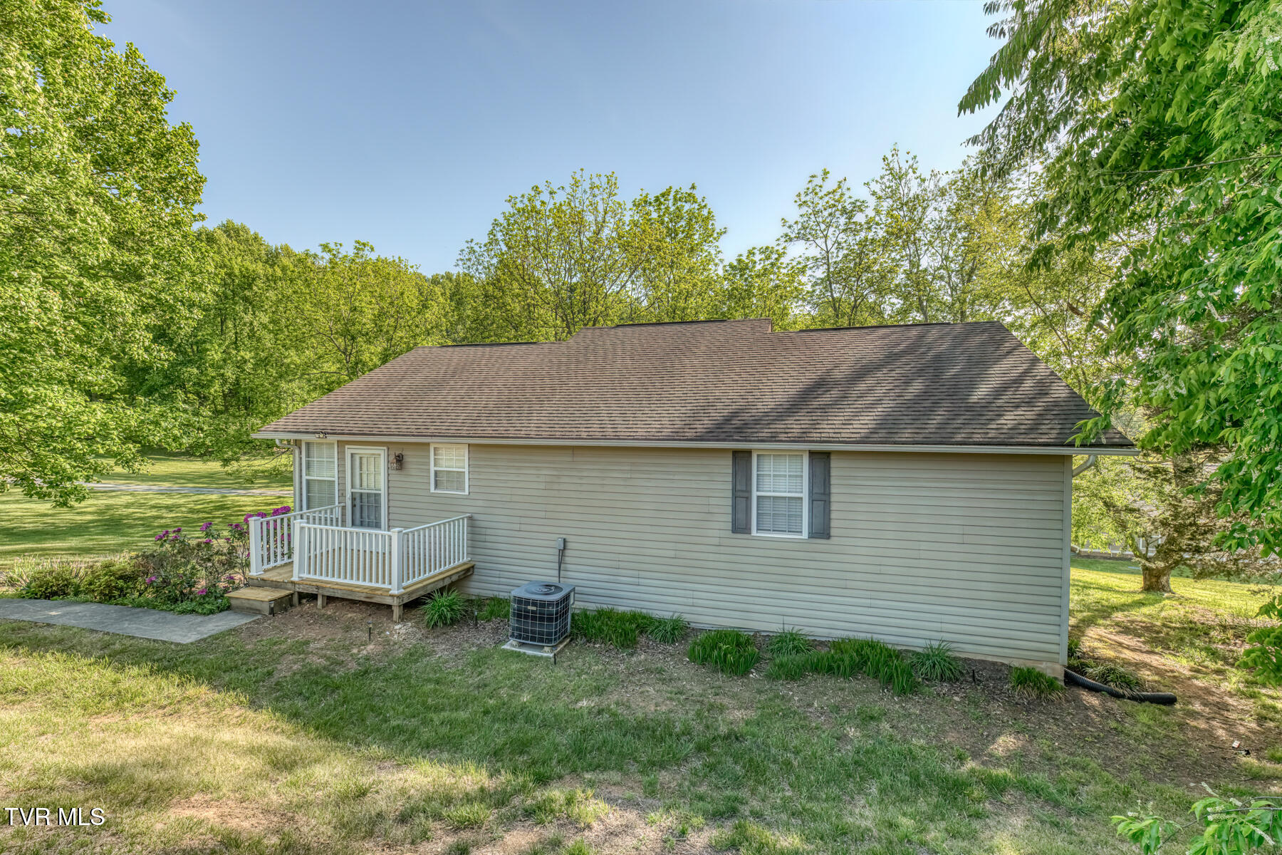 356 Poplar Ridge Road Piney Flats, TN 37686 - Photo 25 of 34 356 Poplar Ridge Rd - Rental-33