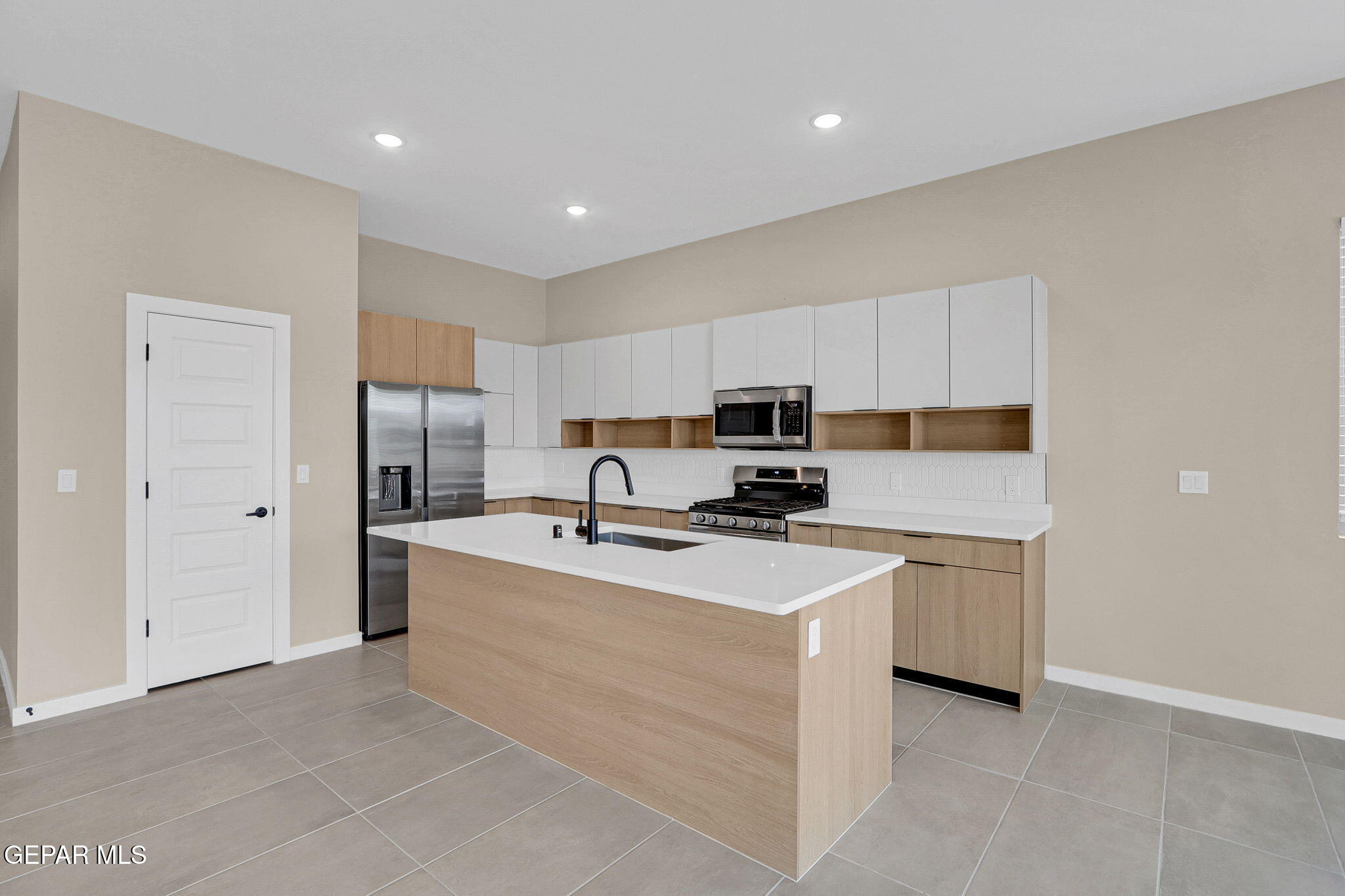 8412 Fish Place Vinton, TX 79821 - Photo 8 of 20 large-01929a55-04d3-73ab-970c-821e3ffb1f