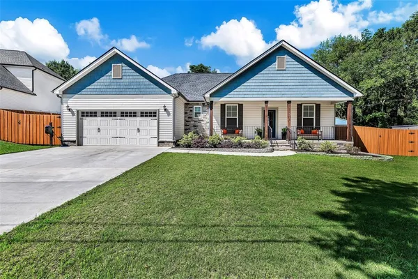 $329,900 | 415 Thompson Street, Pendleton, SC 29670