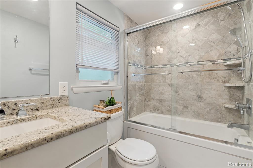 19581 Silver-Spring Street Southfield, MI 48076 - Photo 28 of 40 Gallery Image 28
