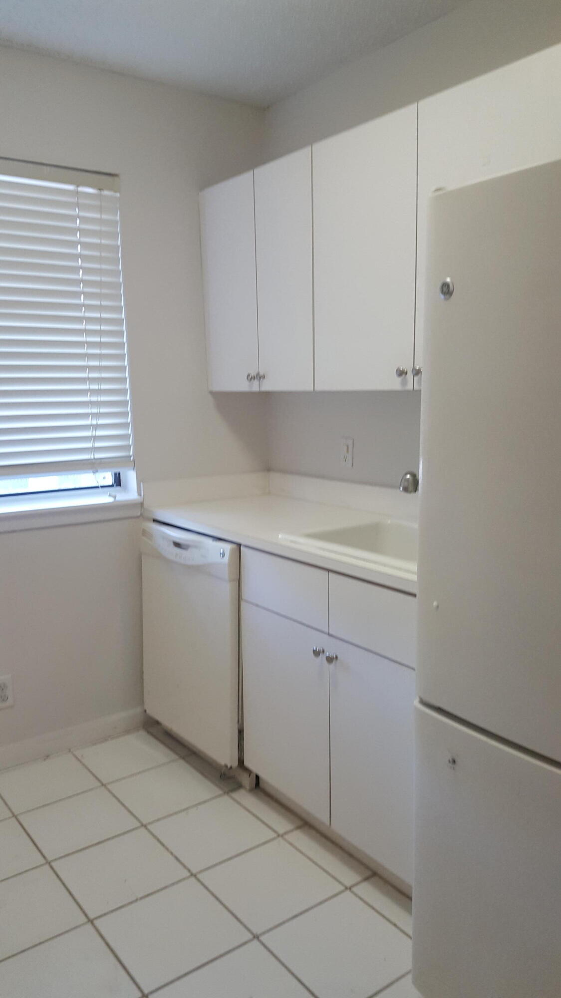 400 Nottingham Circle, Unit B Greenacres, FL 33463 - Photo 3 of 8 20180321_174029 (1)