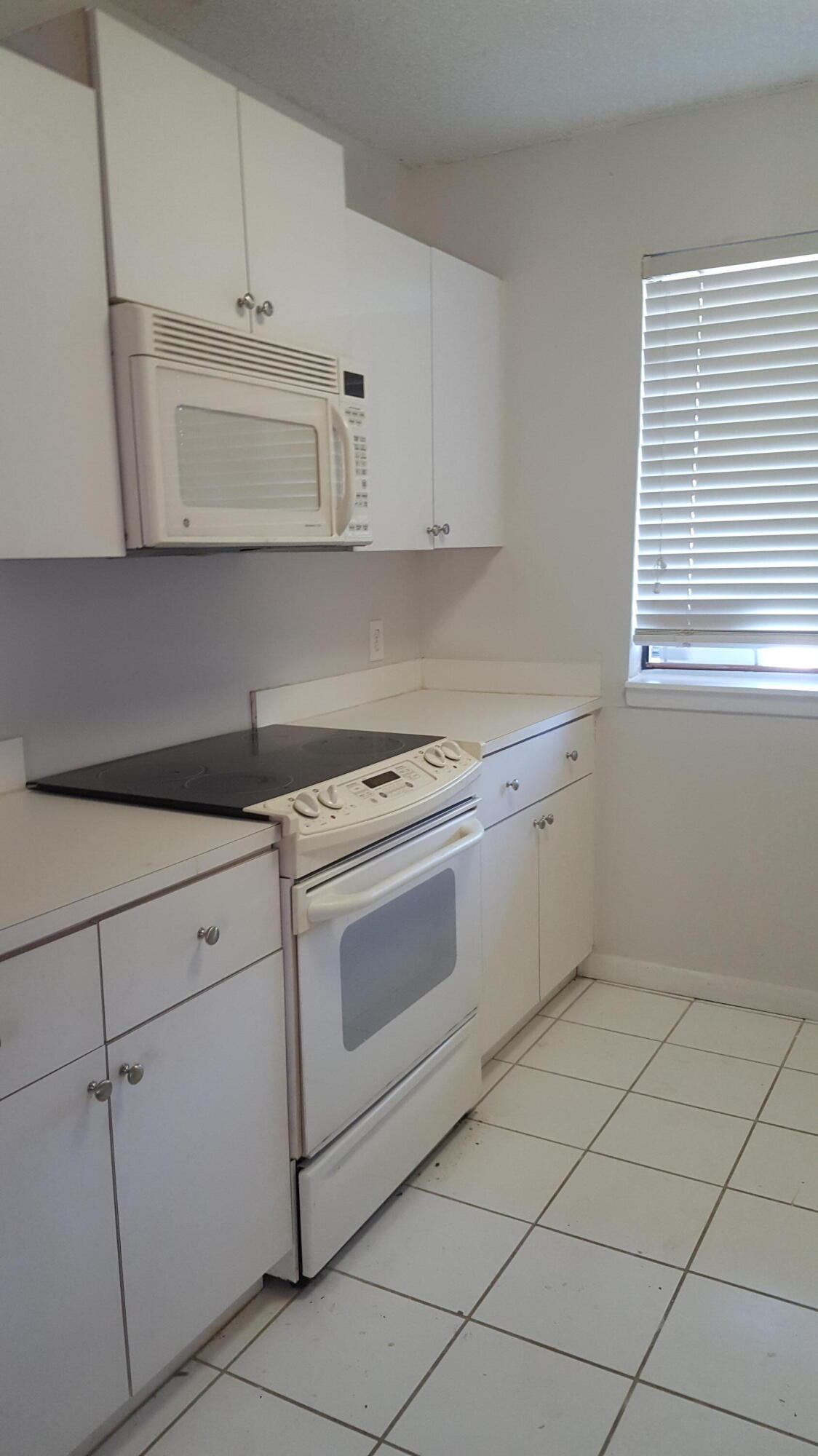 400 Nottingham Circle, Unit B Greenacres, FL 33463 - Photo 4 of 8 20180321_174025 (1)