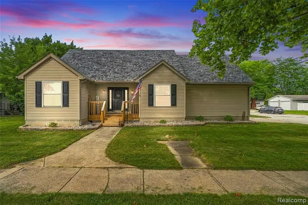 $349,800 | 26312 Ypsilanti Street, Flat Rock, MI 48134