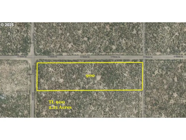 a black and white photo of a room