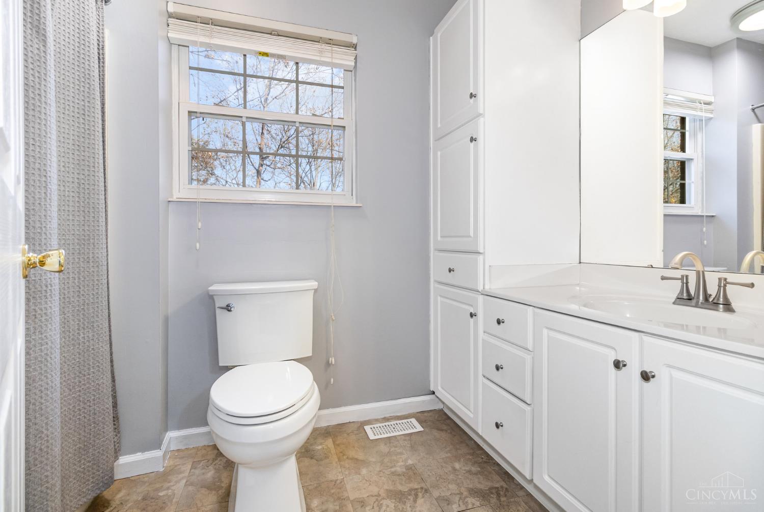 2354 Neeb Road Cincinnati, OH 45238 - Photo 15 of 33