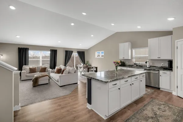 $520,000 | 18184 Hartlin Avenue, Lakeville, MN 55044