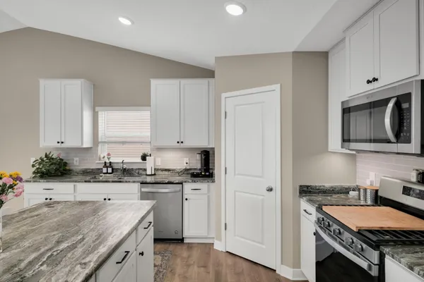 $520,000 | 18184 Hartlin Avenue, Lakeville, MN 55044