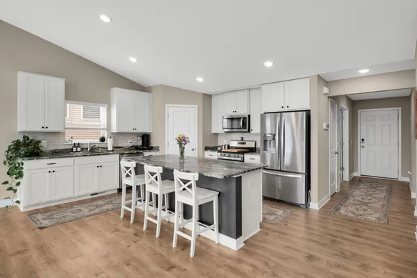 $520,000 | 18184 Hartlin Avenue, Lakeville, MN 55044