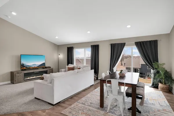 $520,000 | 18184 Hartlin Avenue, Lakeville, MN 55044