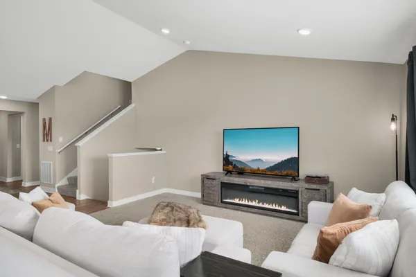 $520,000 | 18184 Hartlin Avenue, Lakeville, MN 55044