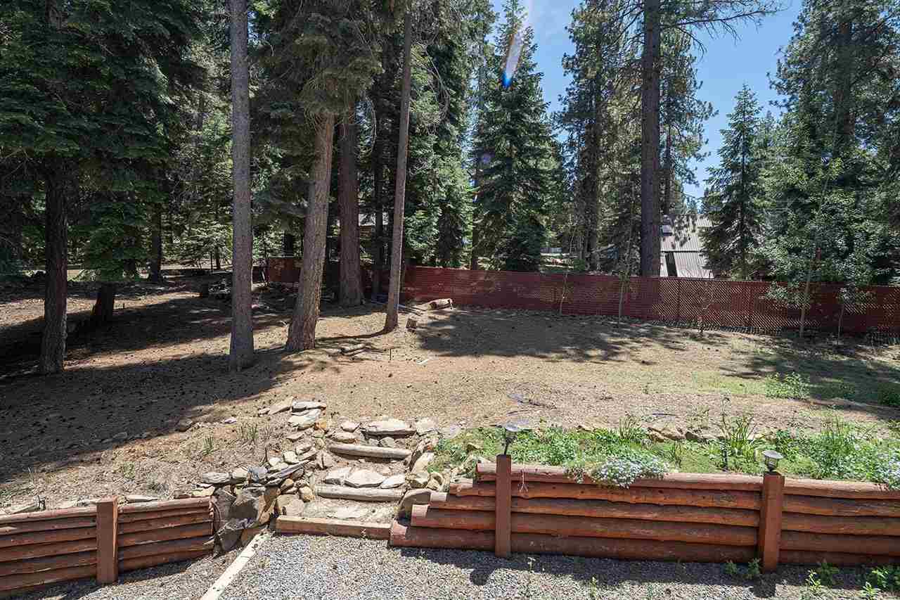 10475 Jeffrey Way Truckee, CA 96161 - Photo 20 of 21 a view of a yard with wooden fence