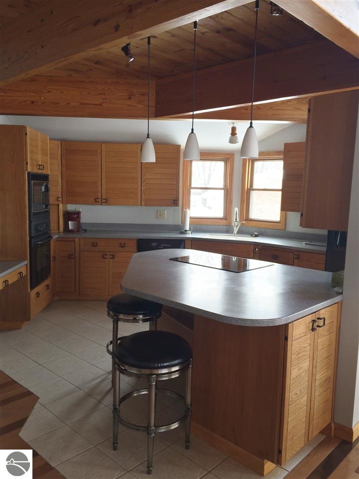 806 Holly Road Cadillac, MI 49601 - Photo 10 of 23 1793479-9.JPG