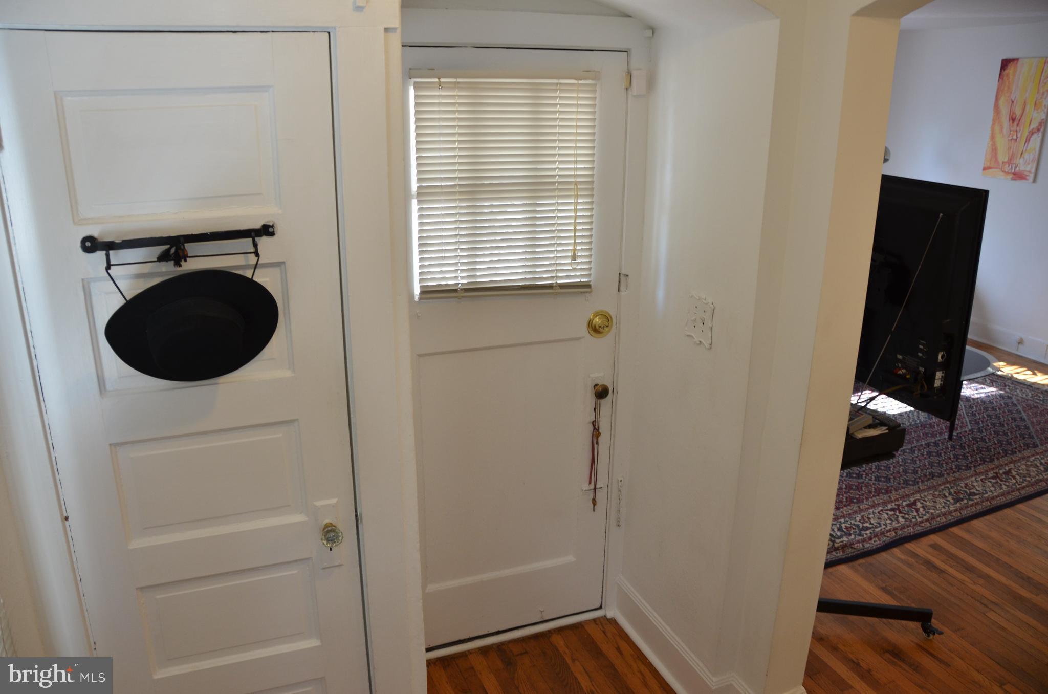 2810 Whitney Avenue Baltimore, MD 21215 - Photo 4 of 29 Foyer