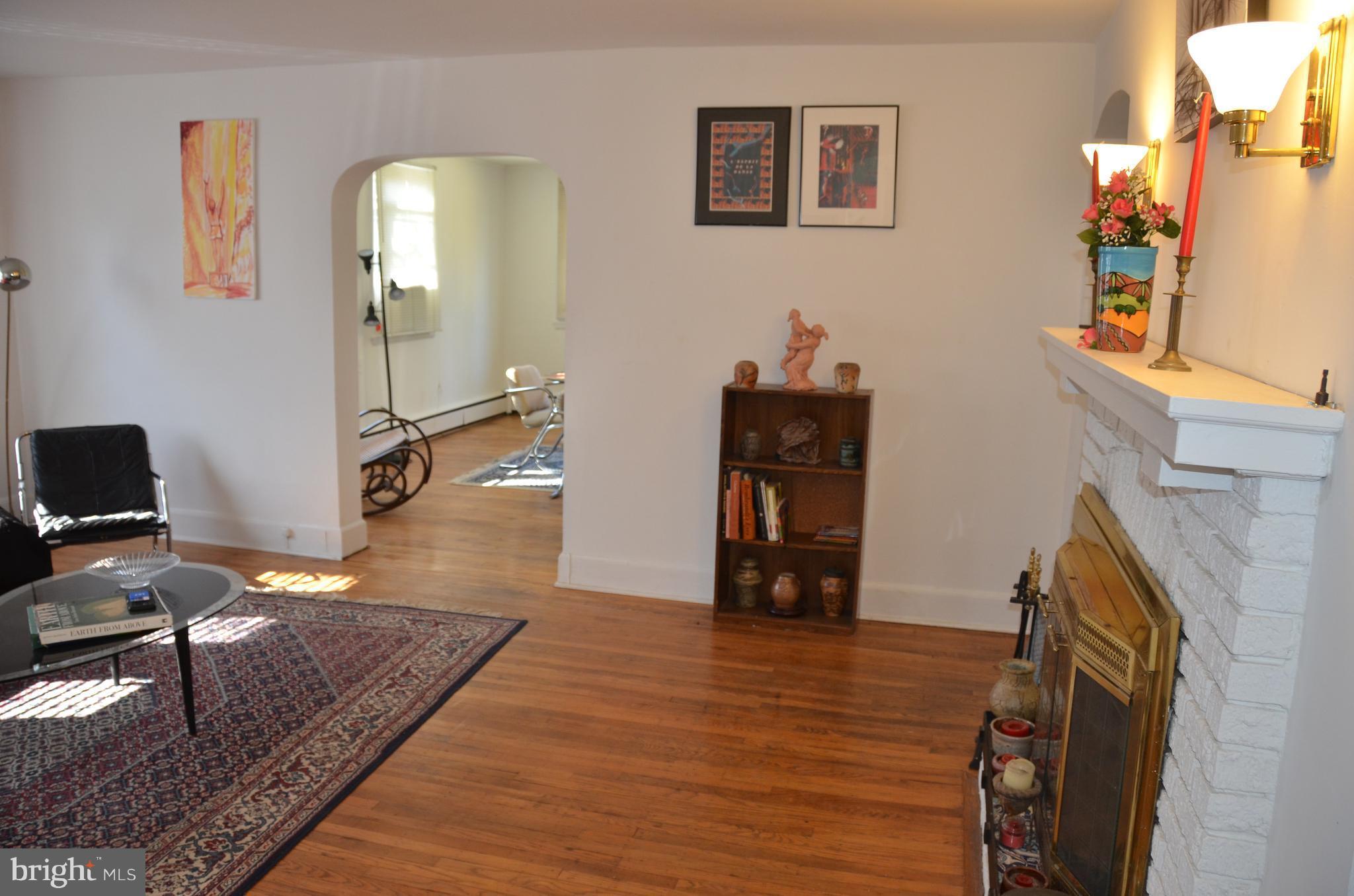 2810 Whitney Avenue Baltimore, MD 21215 - Photo 5 of 29 Living Room