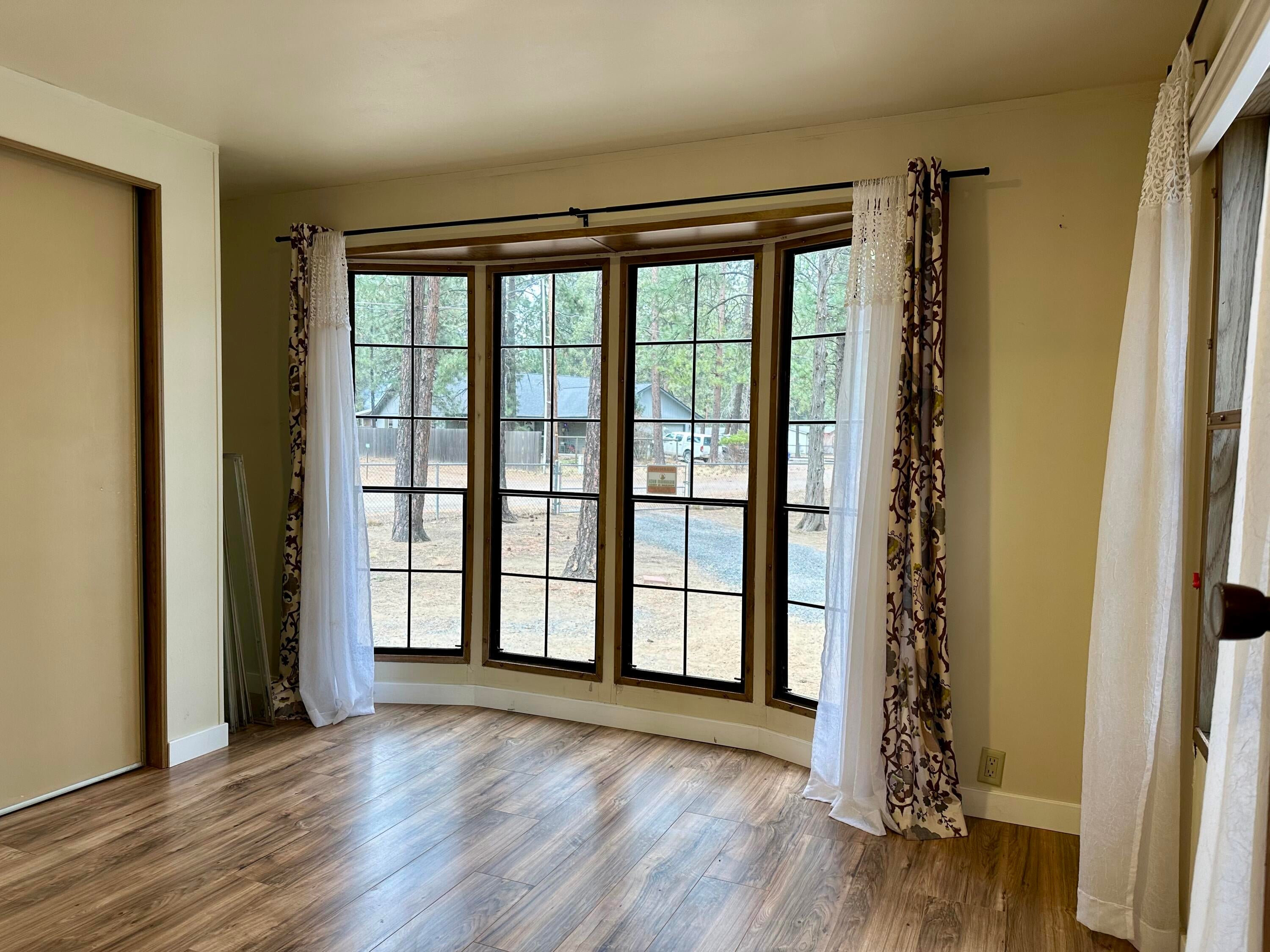 60083 Navajo Road Bend, OR 97702 - Photo 16 of 20 Second bedroom