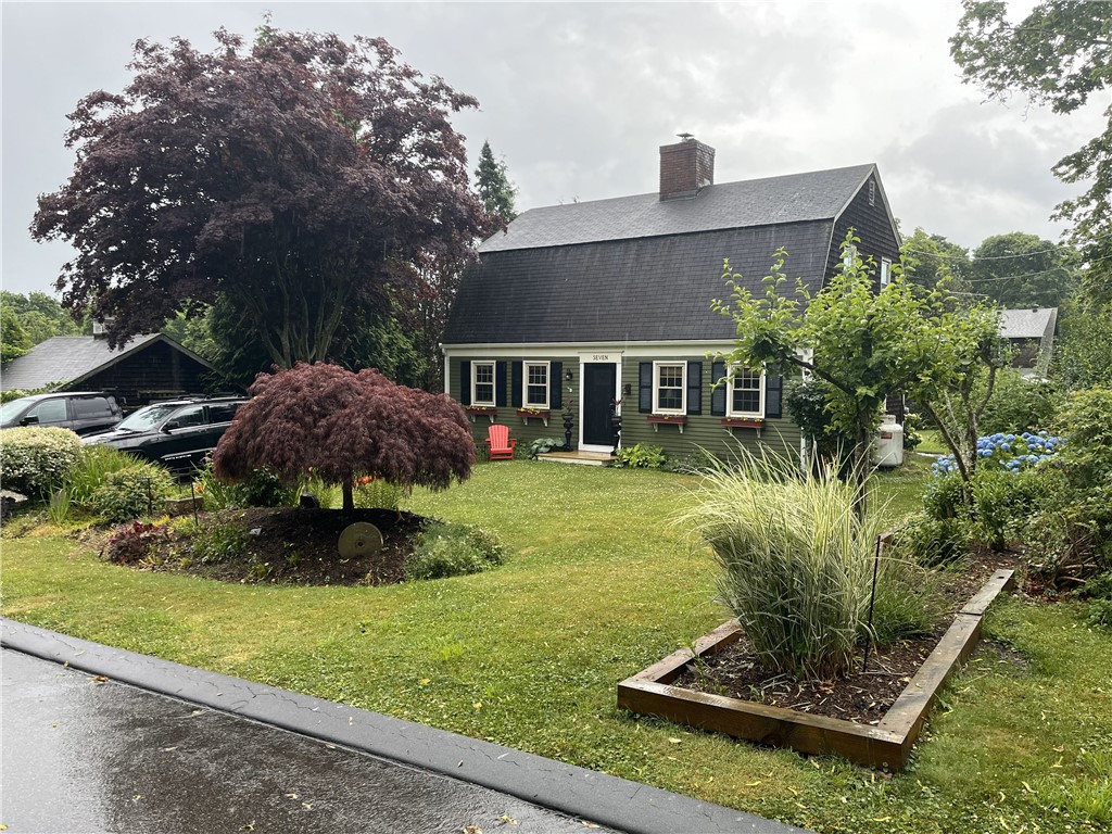 7 Boulevard East Middletown, RI 02842 - Photo 2 of 23