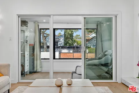 $2,488,000 | 313 South Sycamore Avenue, Los Angeles, CA 90036