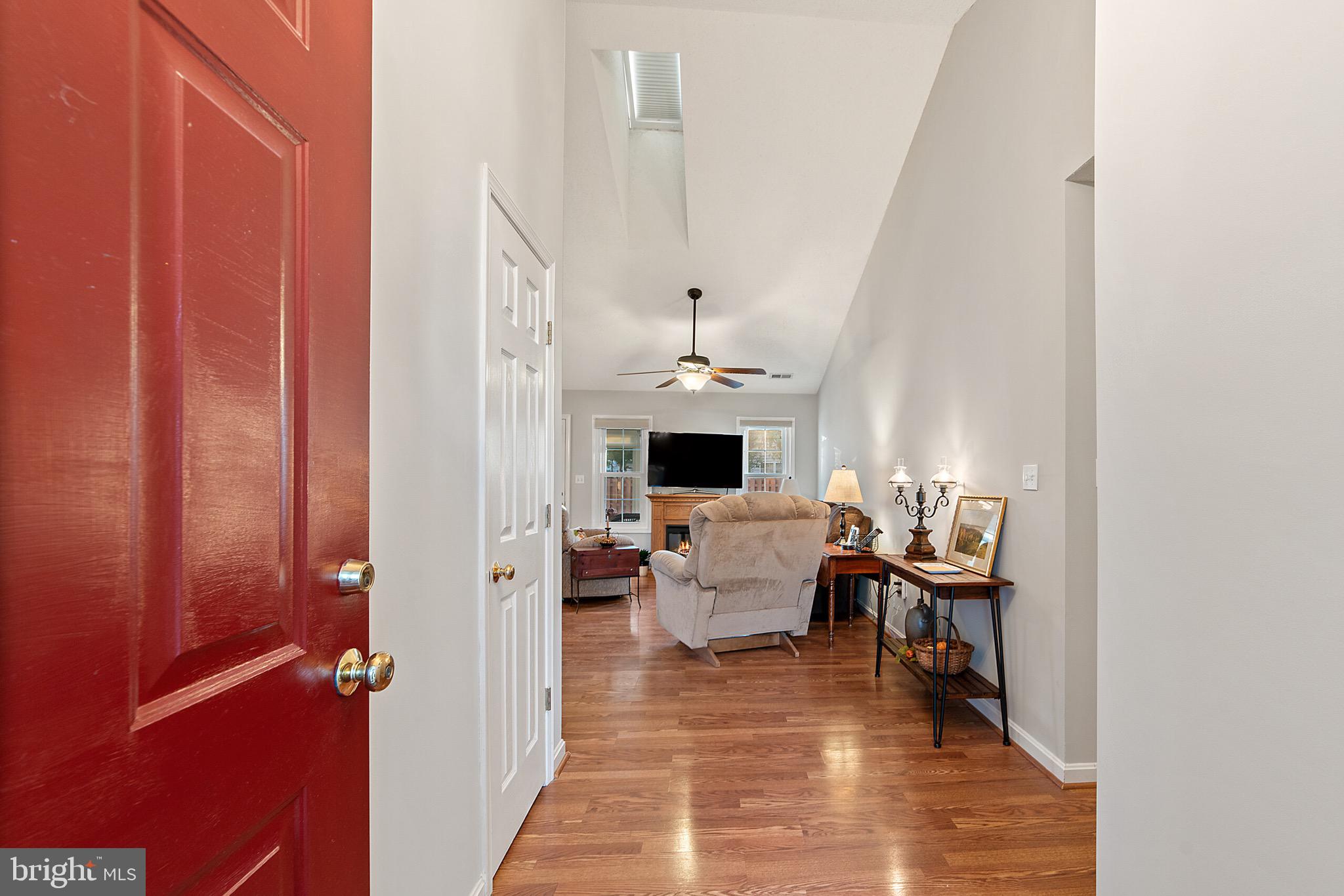 879 Ripplebrook Drive Culpeper, VA 22701 - Photo 3 of 27 Foyer entry