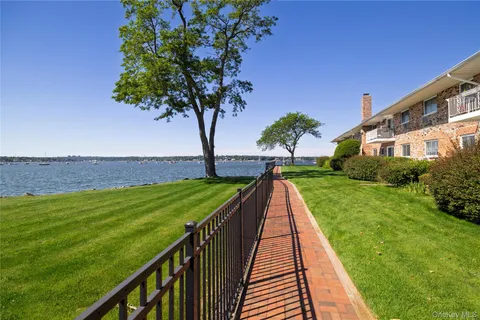 $499,000 | 1 Toms Point Lane, Unit BUILDING 5 9J, Port Washington, NY 11050
