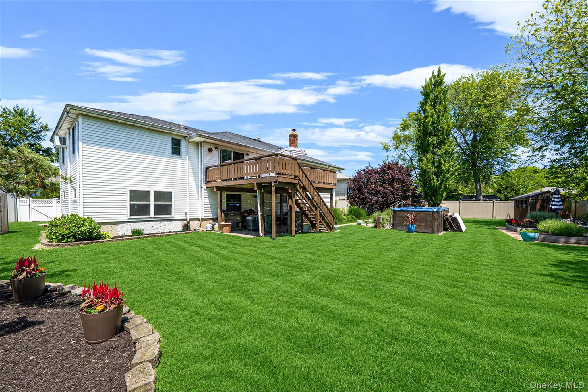 20 Rochelle Court Amityville, NY 11701 - Photo 35 of 43