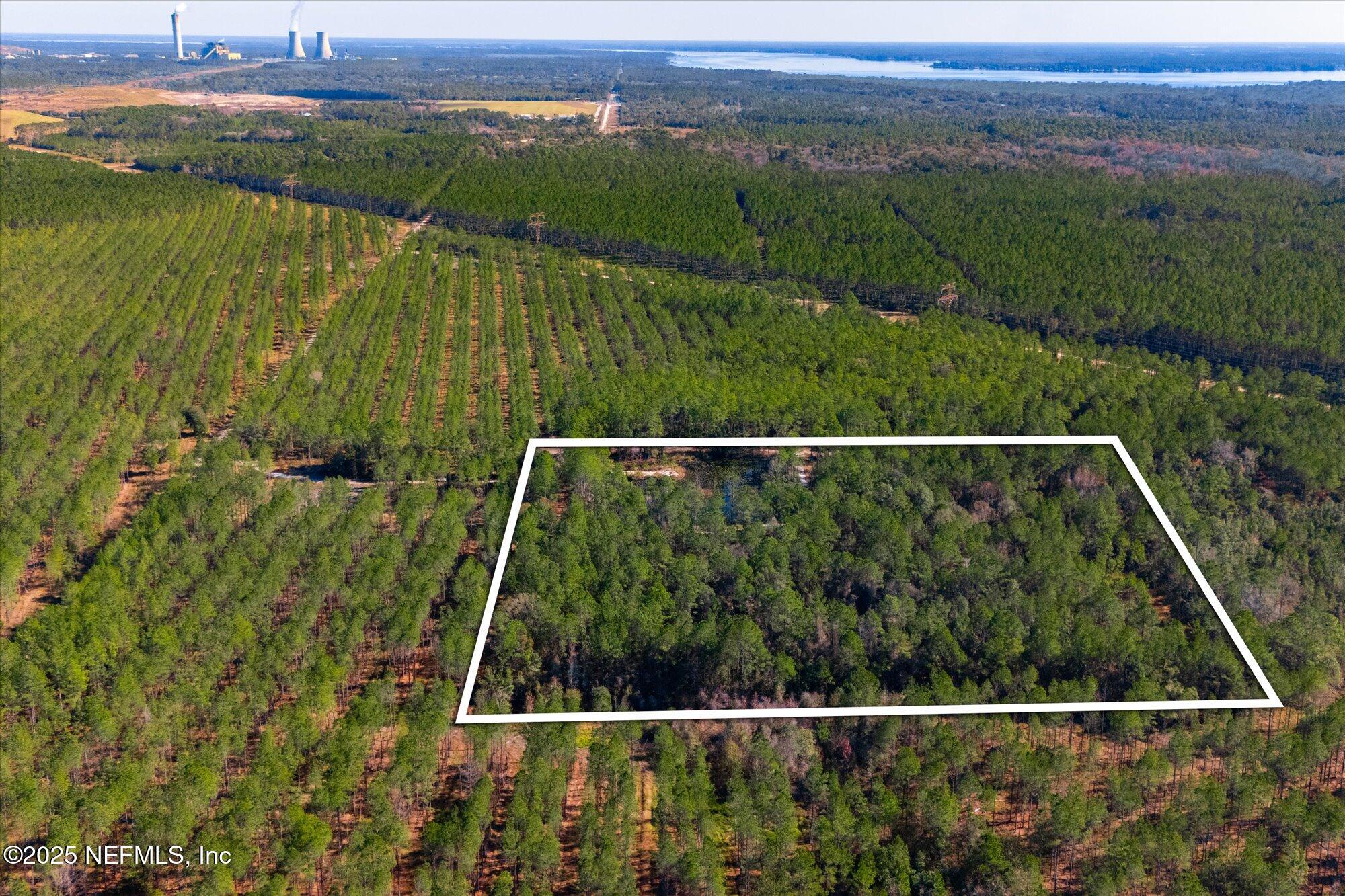 191 County Landfill Road Palatka, FL 32177 - Photo 33 of 37 a view of an outdoor space and a lake view