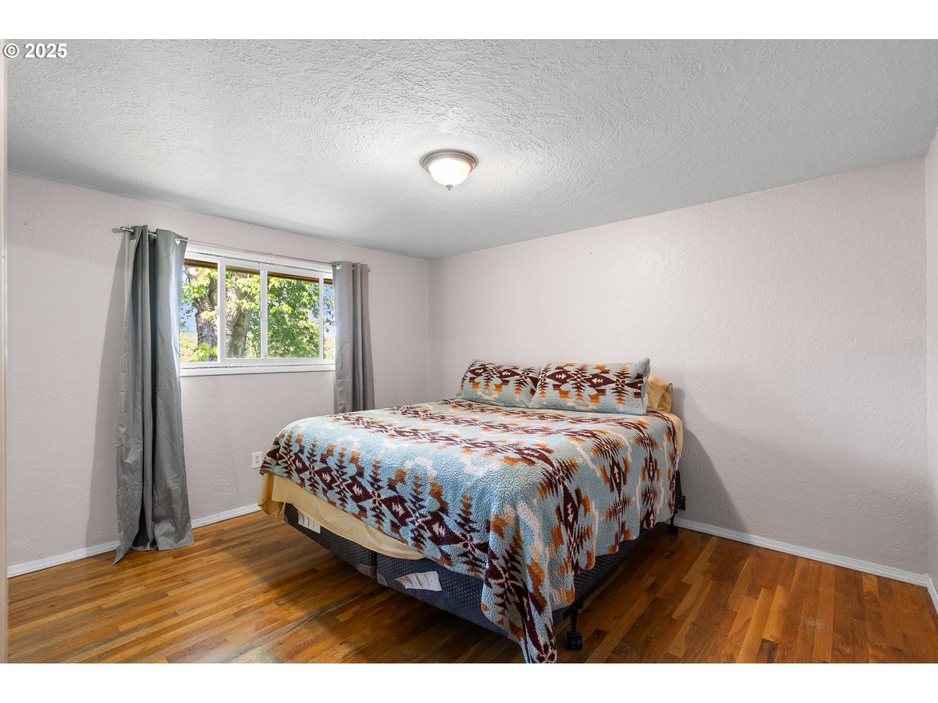 73594 Davis Lane Pendleton, OR 97801 - Photo 23 of 48 a bedroom with a bed and window
