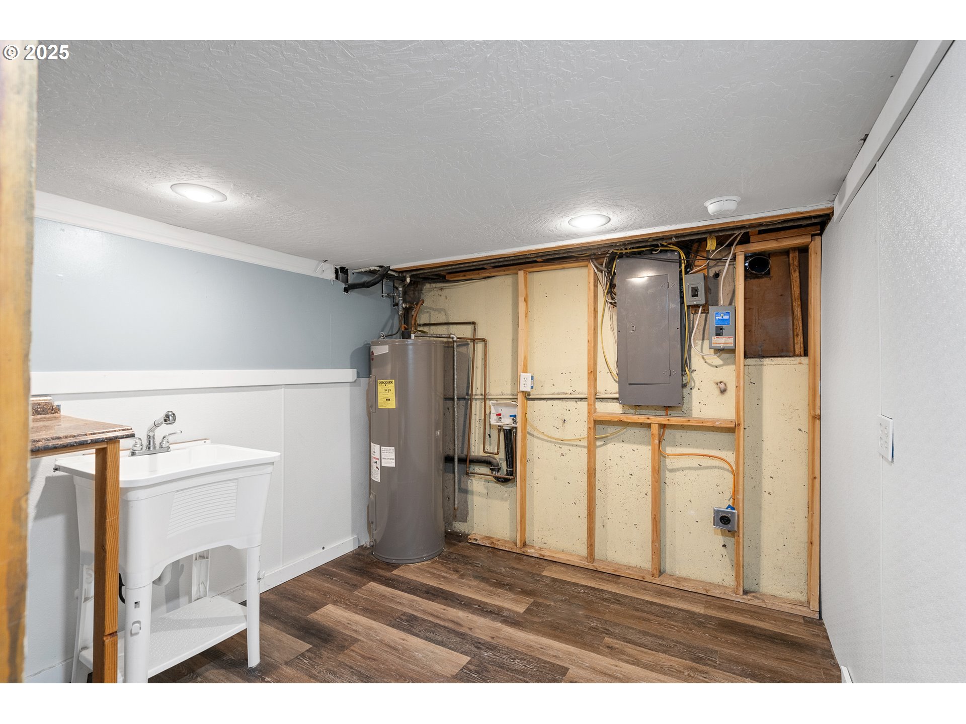 73594 Davis Lane Pendleton, OR 97801 - Photo 33 of 48 a bathroom with a glass door shower a sink and a mirror