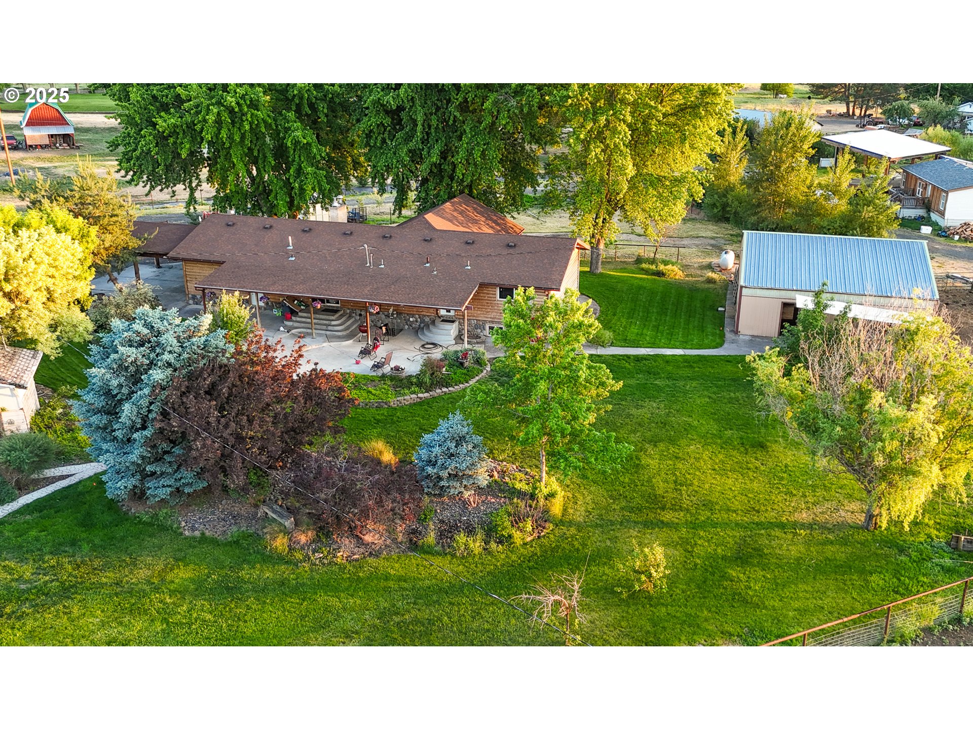 73594 Davis Lane Pendleton, OR 97801 - Photo 37 of 48 a black and white photo of a house