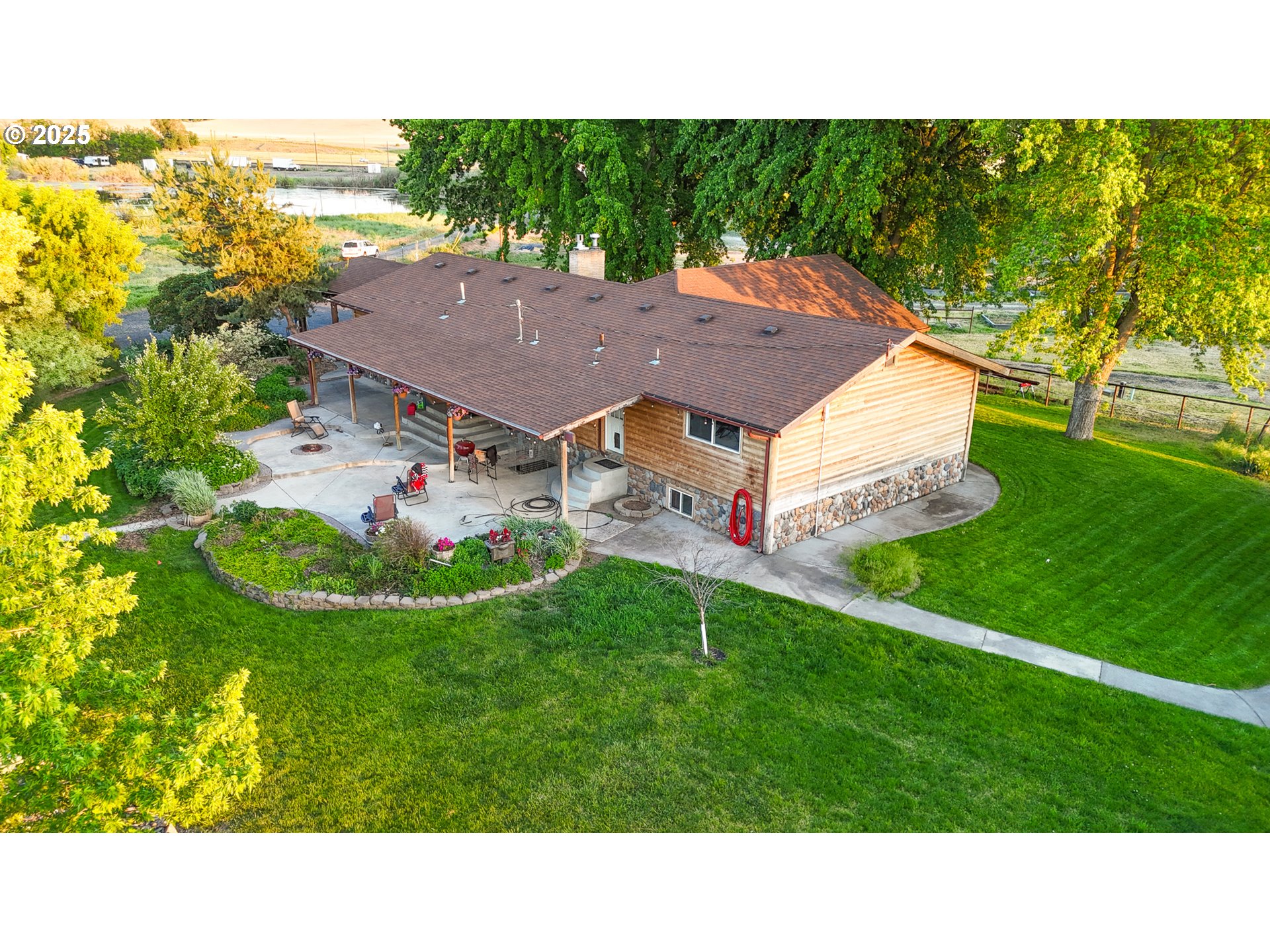 73594 Davis Lane Pendleton, OR 97801 - Photo 38 of 48 a aerial view of a house