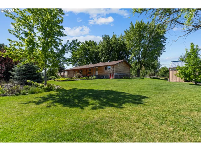 a view of an house with a big yard