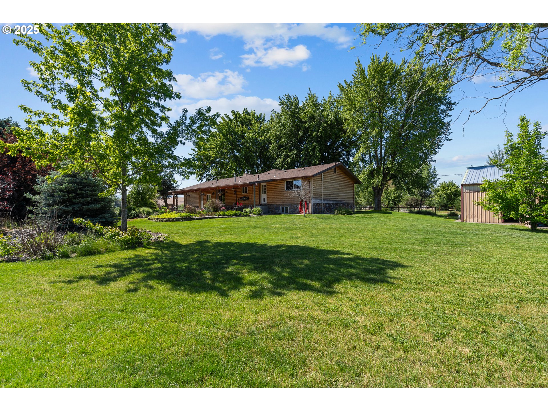 73594 Davis Lane Pendleton, OR 97801 - Photo 39 of 48 a view of an house with a big yard