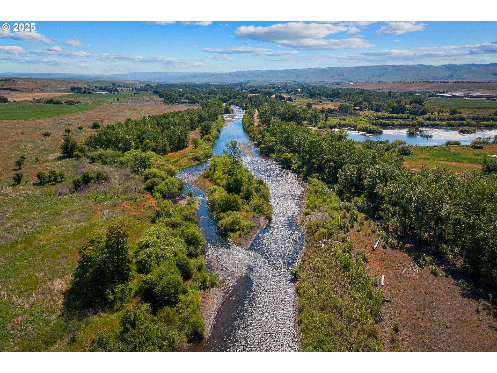 73594 Davis Lane Pendleton, OR 97801 - Photo 44 of 48 a view of a city with an ocean