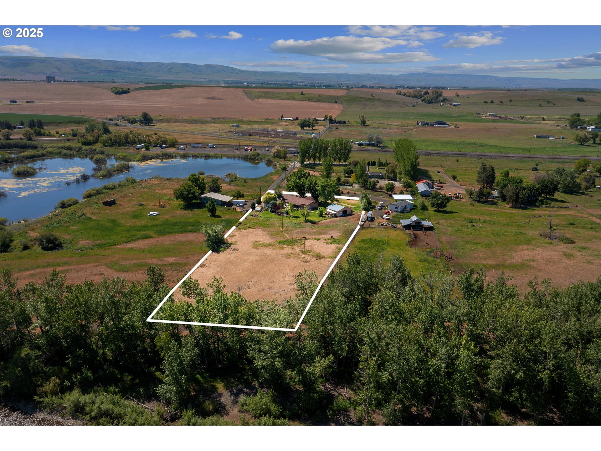 73594 Davis Lane Pendleton, OR 97801 - Photo 48 of 48 a view of a city