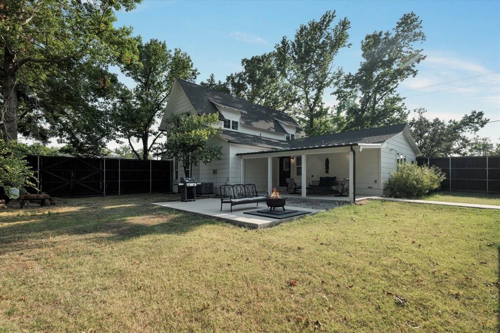 300 East Division Street Pilot Point, TX 76258 - Photo 39 of 40