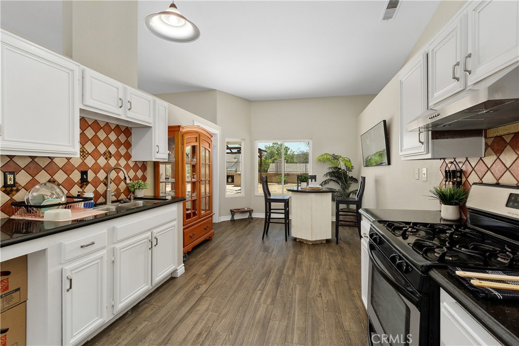 33732 Great Falls Road Wildomar, CA 92595 - Photo 12 of 43 Chef's Kitchen