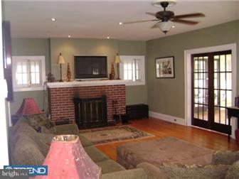 402 Durham Road Langhorne, PA 19047 - Photo 5 of 9 Living Room