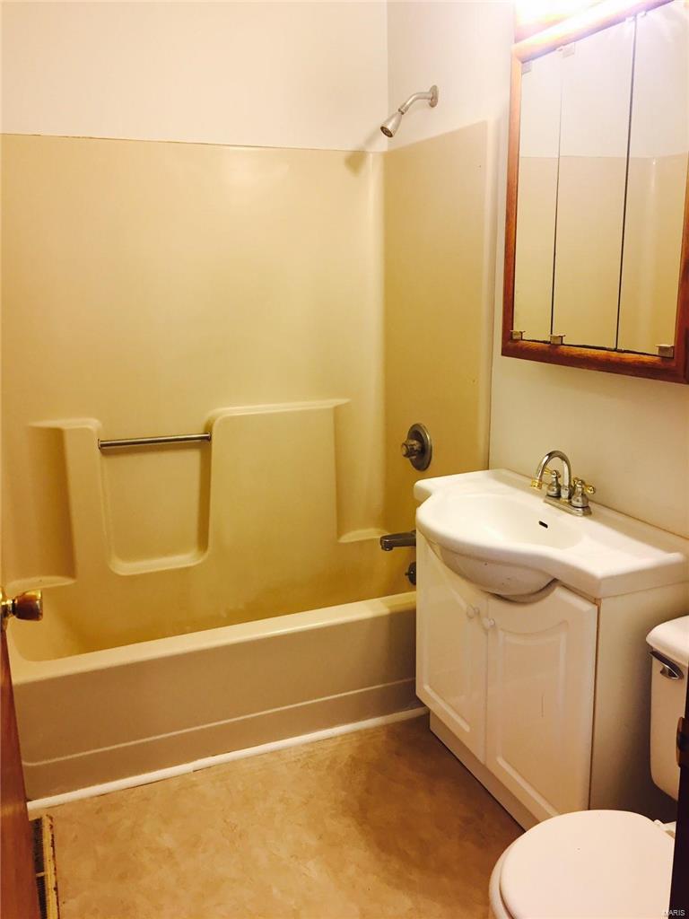 204 West County Road Jerseyville, IL 62052 - Photo 8 of 9 Gallery Image 8