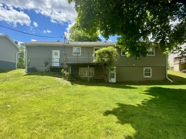 2613 North 11th Street Clinton, IA 52732 - Photo 2 of 32