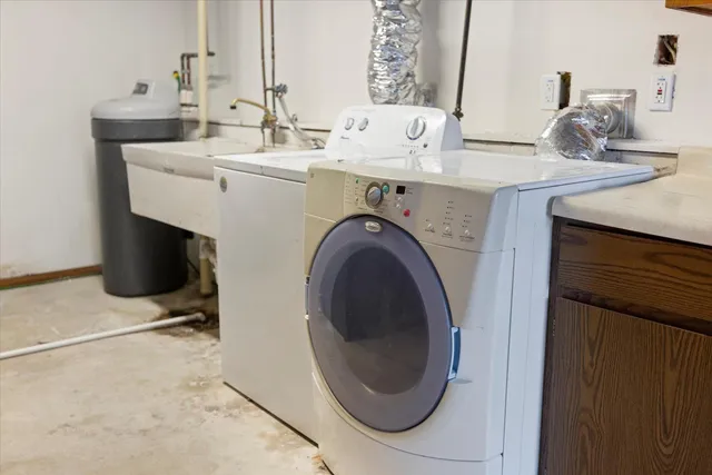 $349,950 | 2480 Shryer Avenue East, North St. Paul, MN 55109