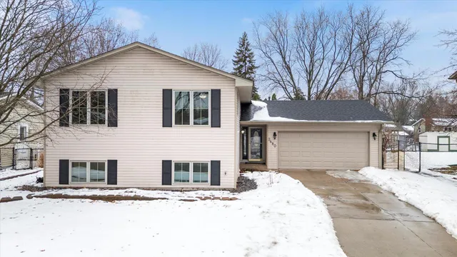 $349,950 | 2480 Shryer Avenue East, North St. Paul, MN 55109