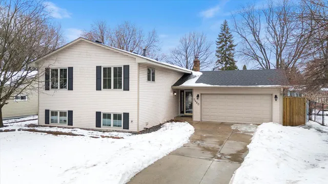 $349,950 | 2480 Shryer Avenue East, North St. Paul, MN 55109