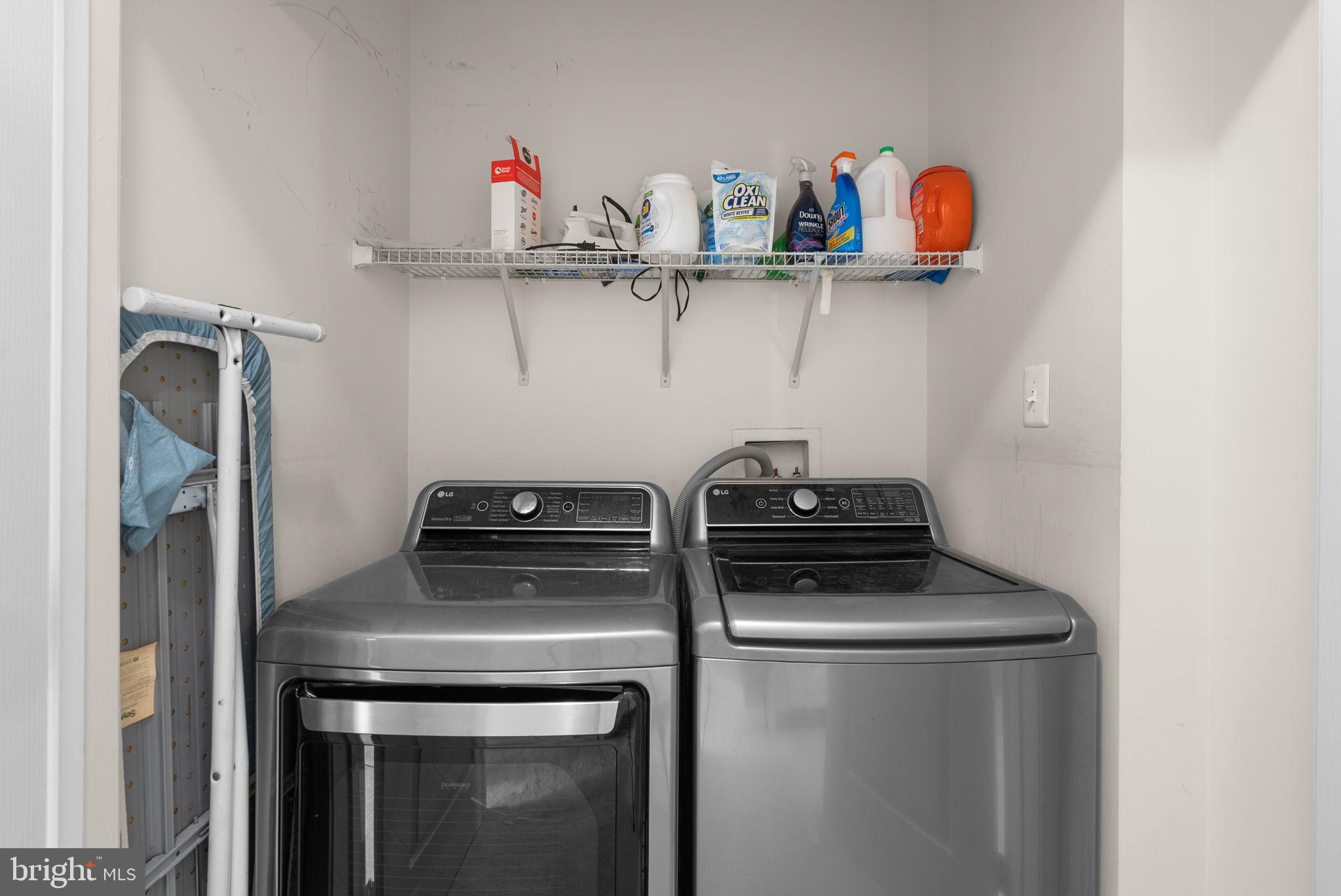 215 Poplar Spring Road Rockville, MD 20850 - Photo 23 of 30 a kitchen with a stove and a refrigerator
